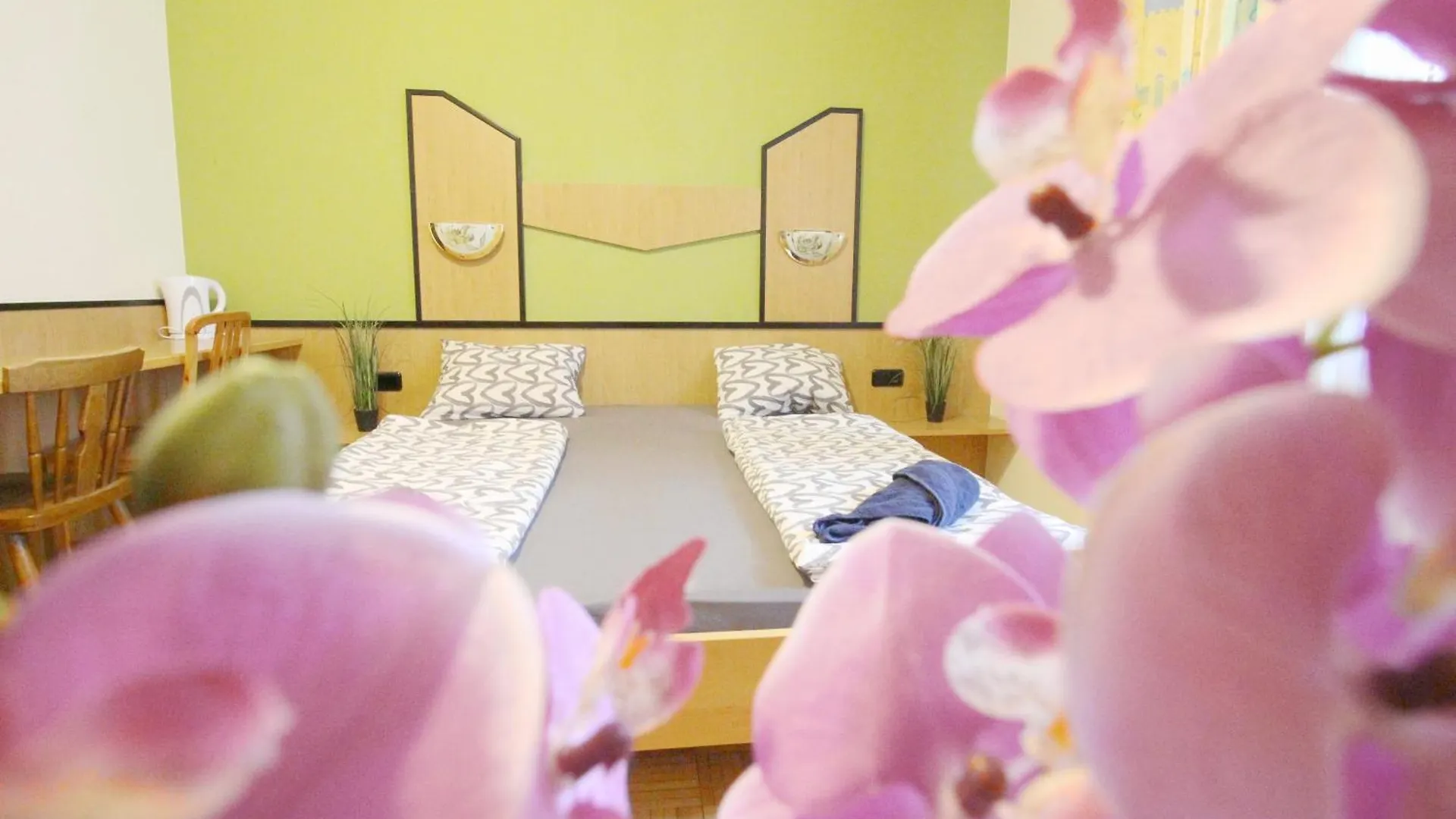 Aparthotel Triple Room In Hutteldorfer Strasse Area Vienna