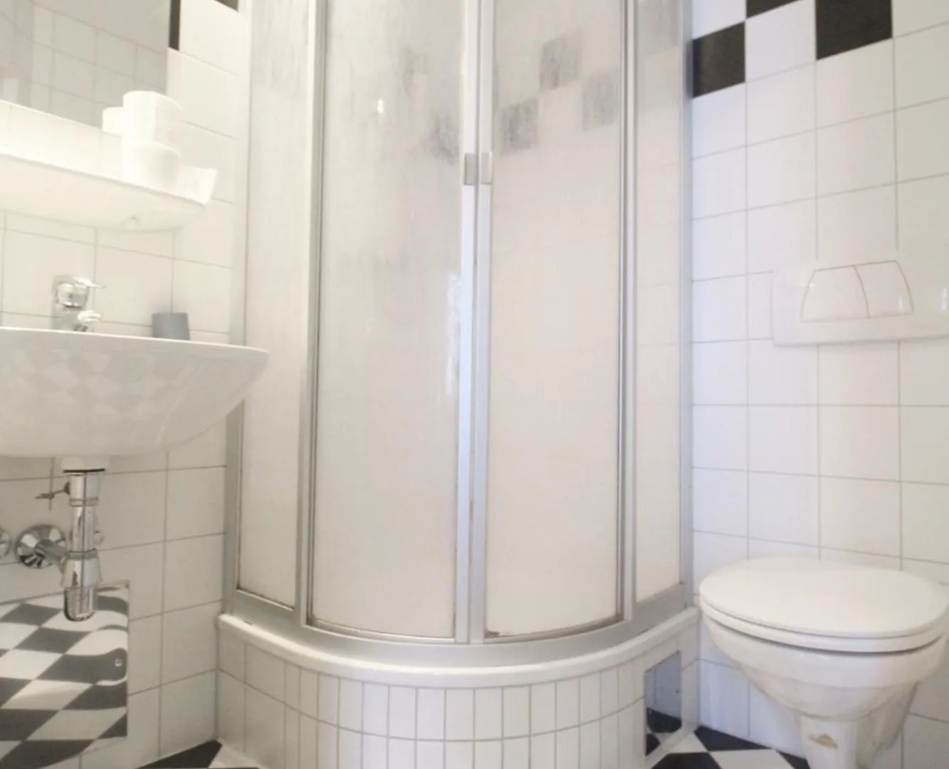 Triple Room In Hutteldorfer Strasse Area Vienna Aparthotel