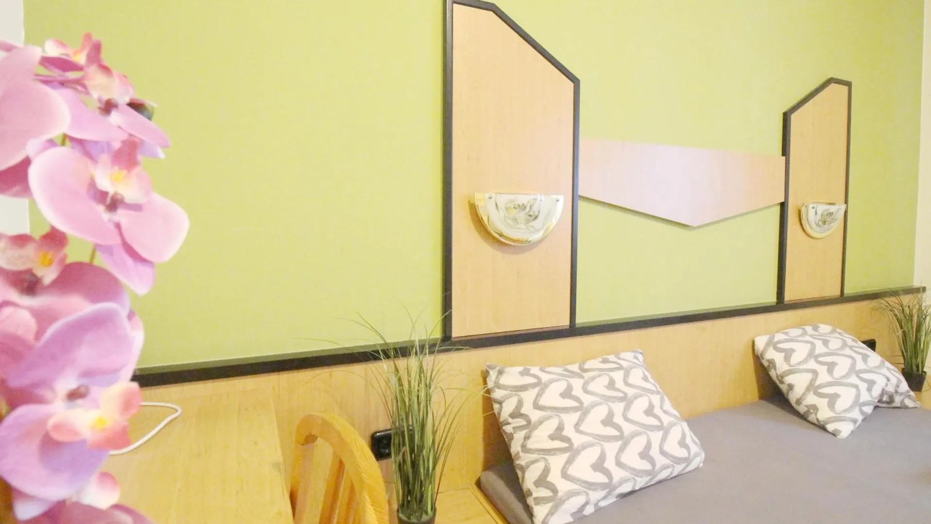 Triple Room In Hutteldorfer Strasse Area Vienna Aparthotel