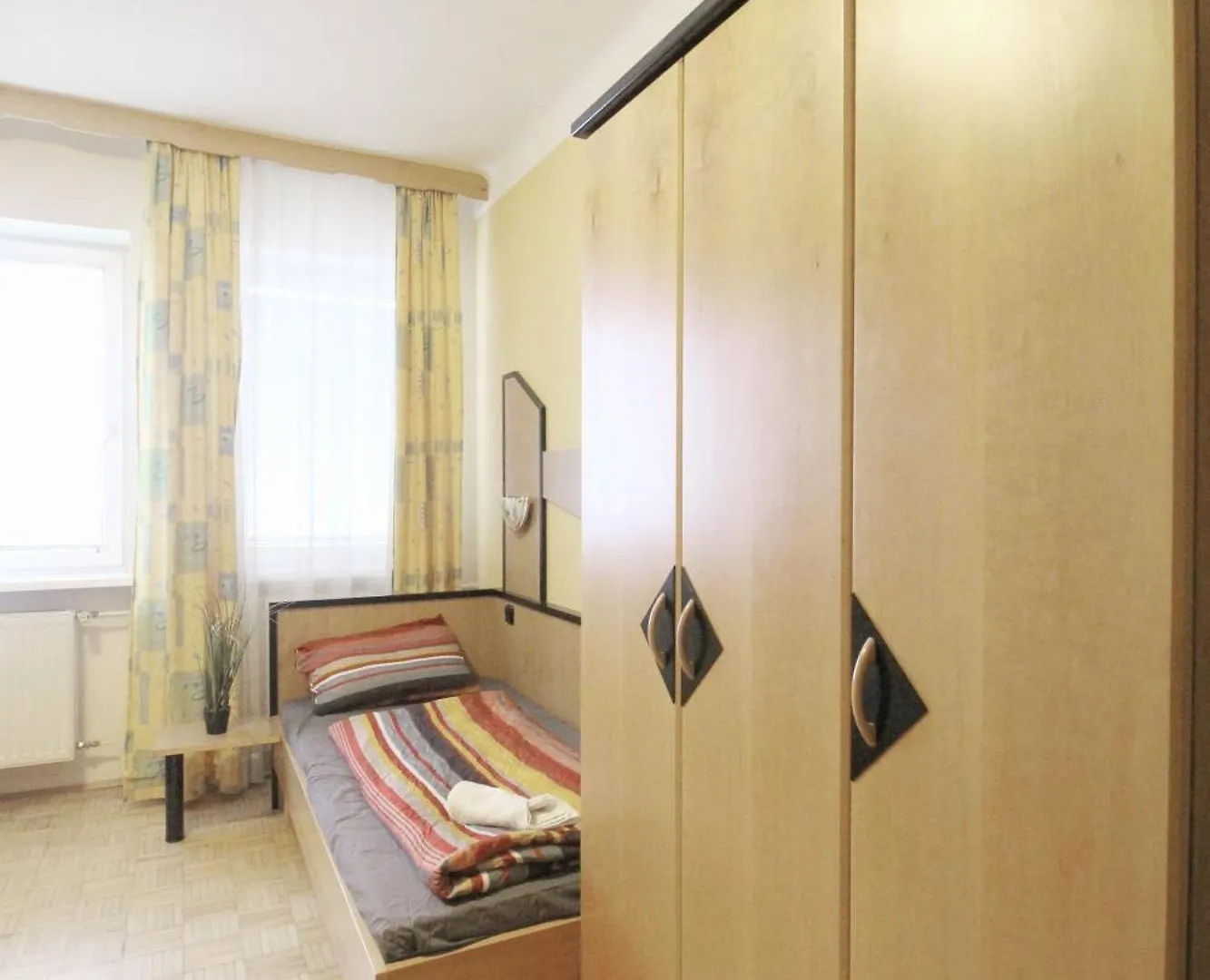 Aparthotel Triple Room In Hutteldorfer Strasse Area Vienna