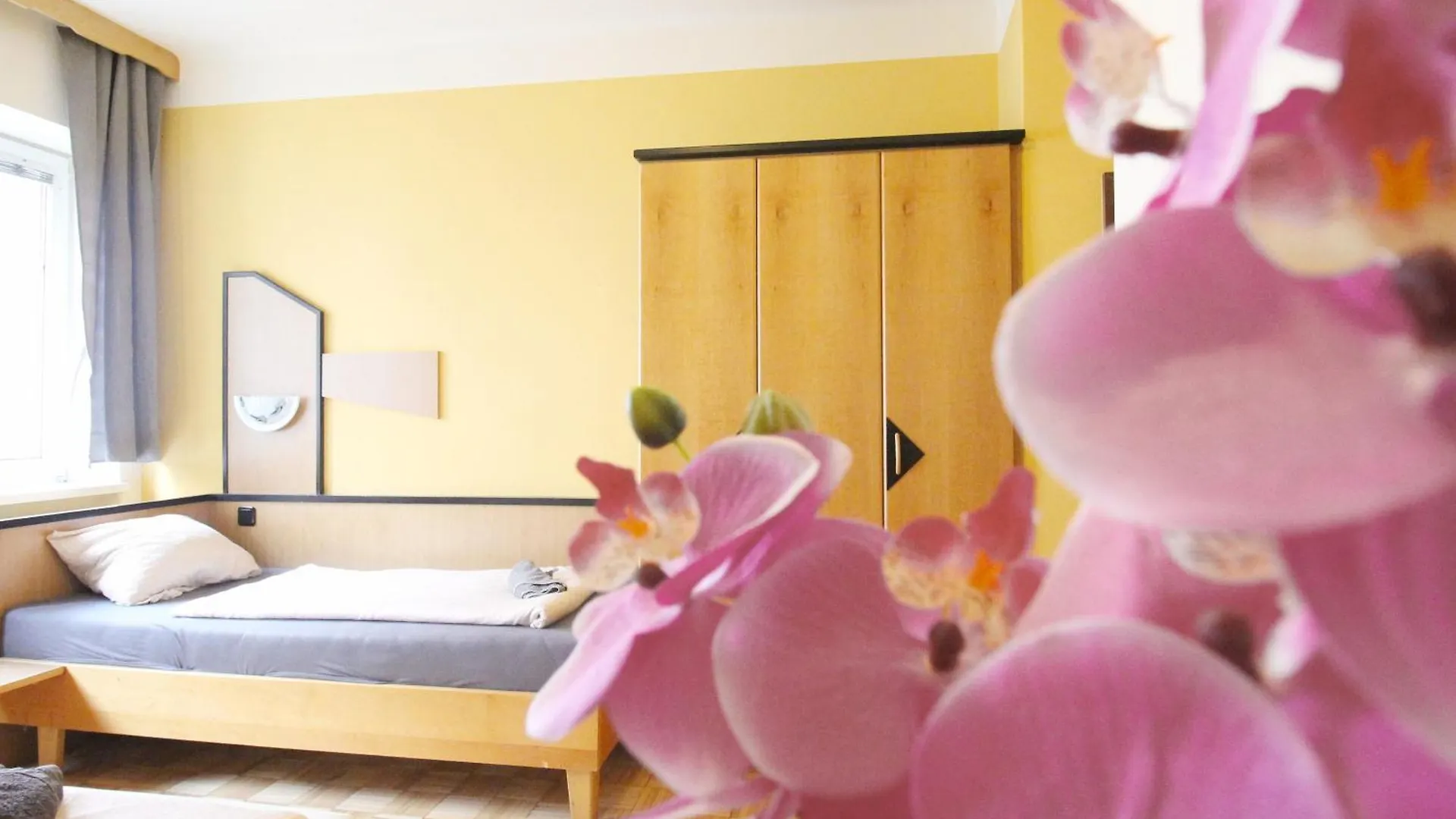 Triple Room In Hutteldorfer Strasse Area Vienna Aparthotel