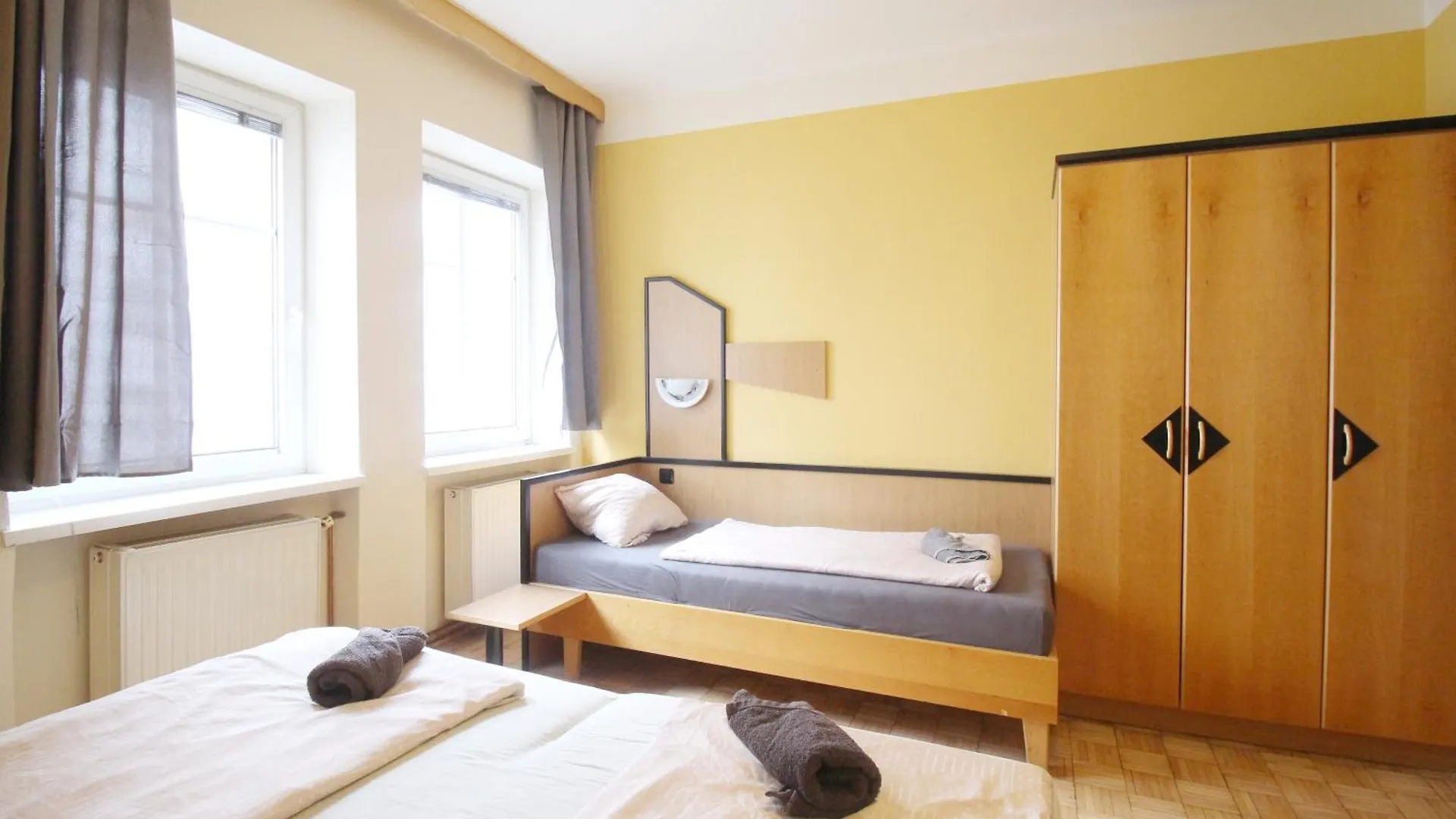 Triple Room In Hutteldorfer Strasse Area Vienna