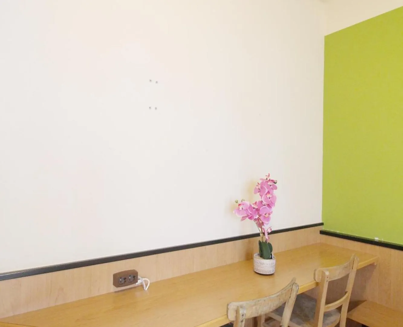 Triple Room In Hutteldorfer Strasse Area Vienna Austria