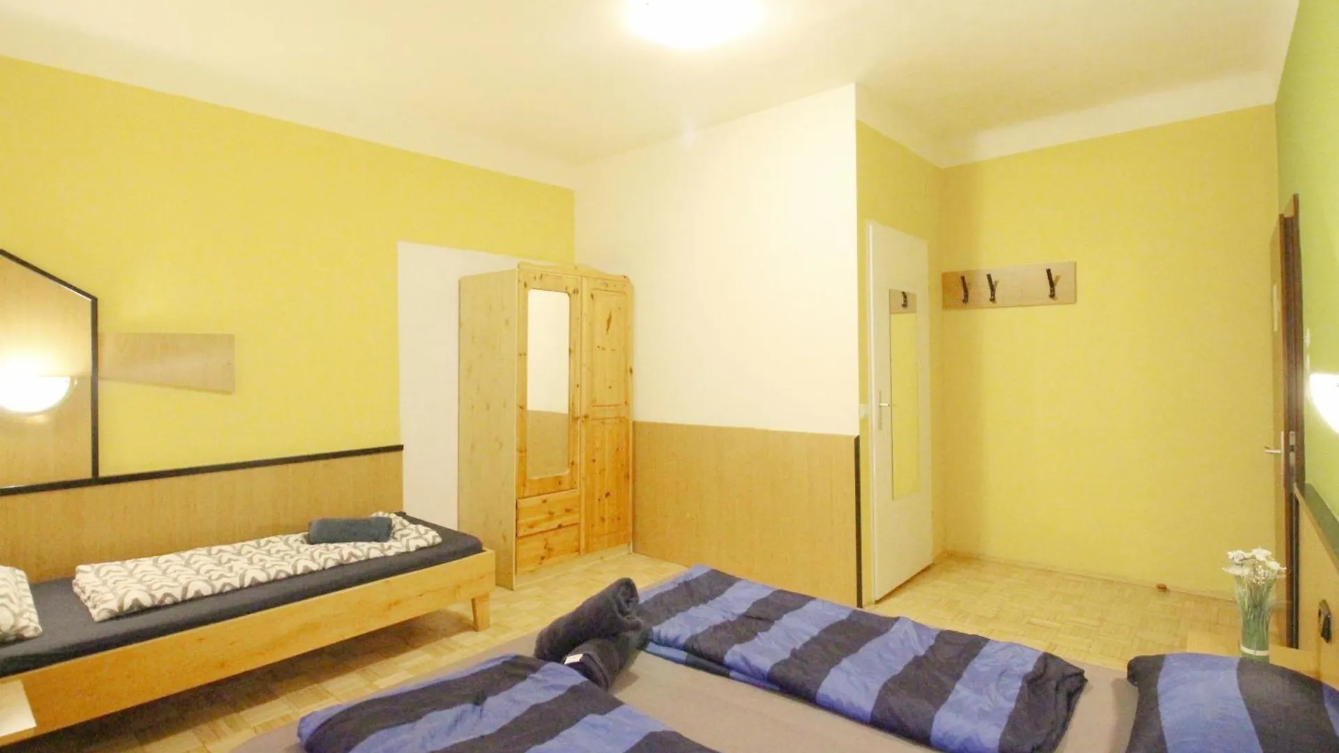 Aparthotel Triple Room In Hutteldorfer Strasse Area Vienna Austria