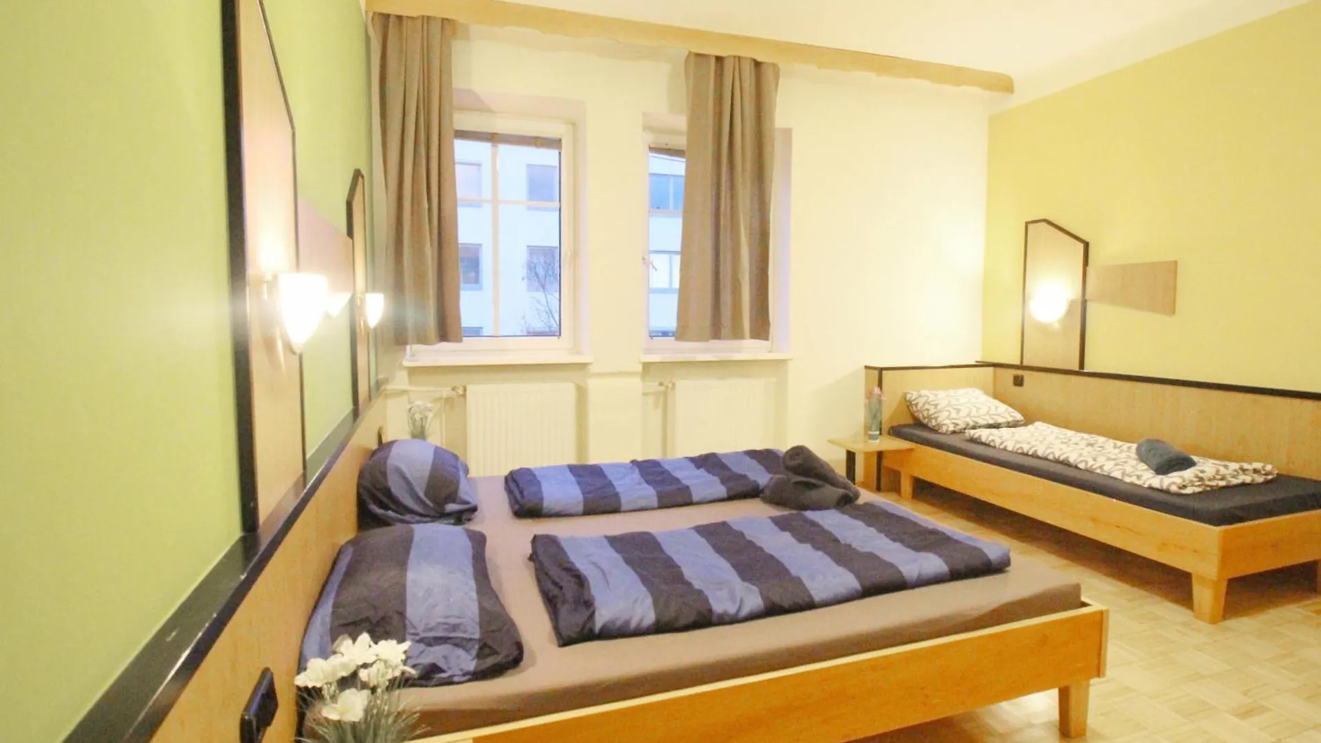 Triple Room In Hutteldorfer Strasse Area Vienna