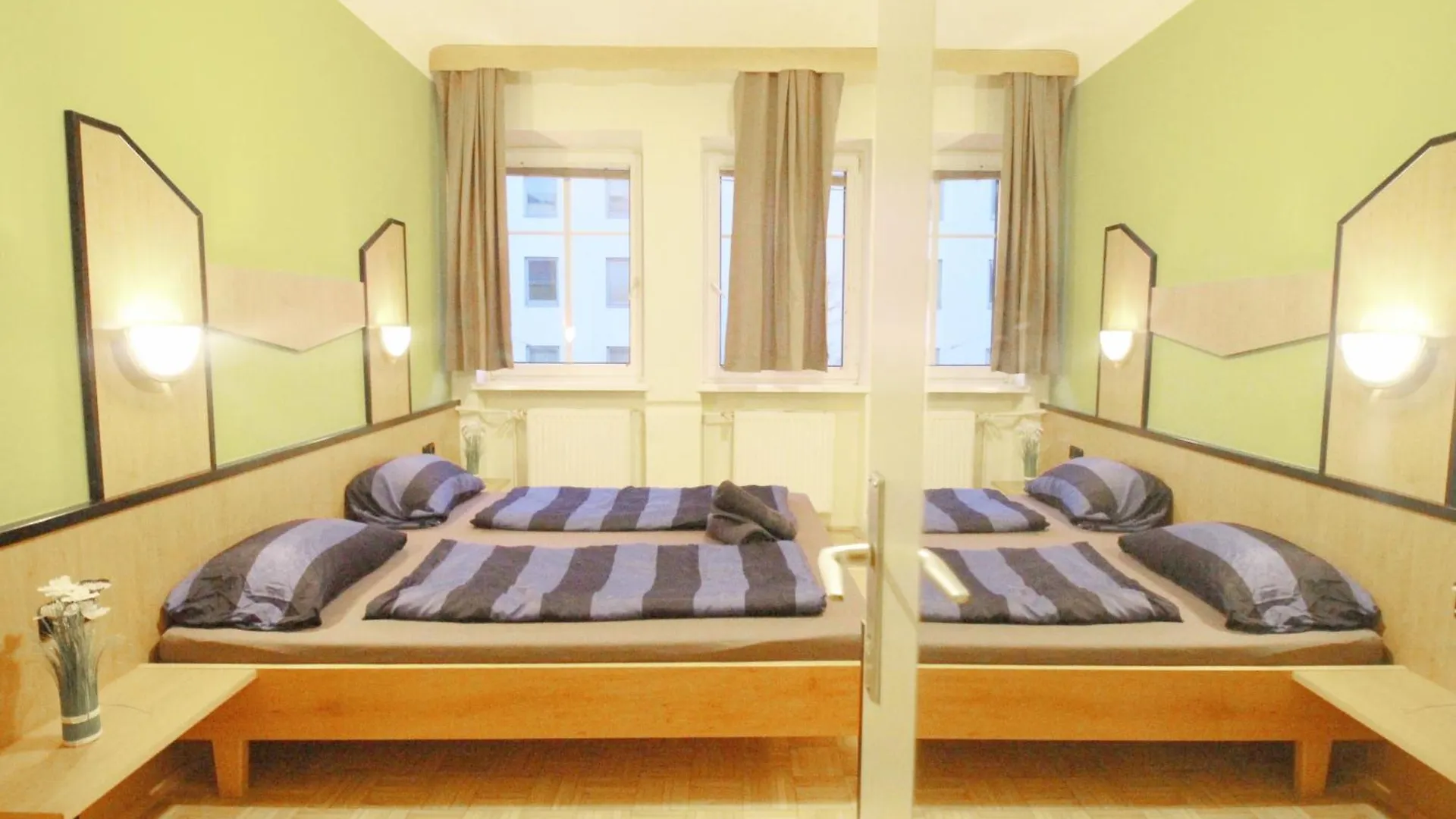 Aparthotel Triple Room In Hutteldorfer Strasse Area Vienna