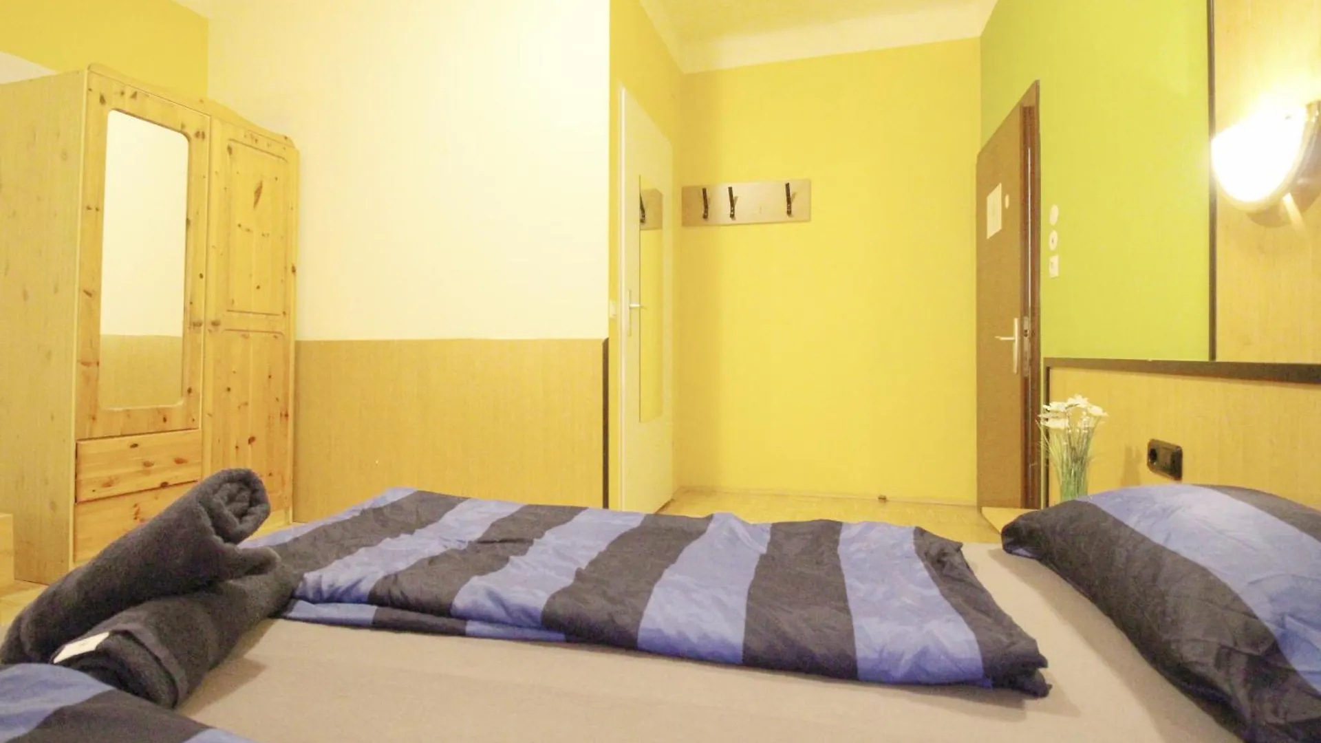 Triple Room In Hutteldorfer Strasse Area Vienna 0*,