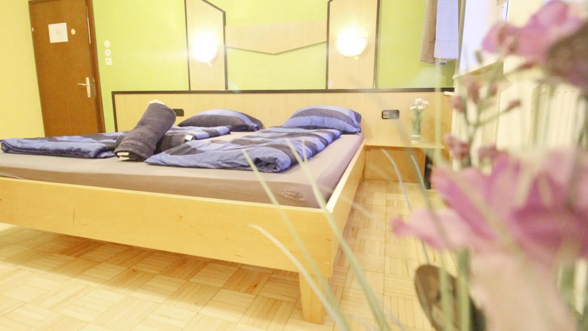 Triple Room In Hutteldorfer Strasse Area Vienna 0*,