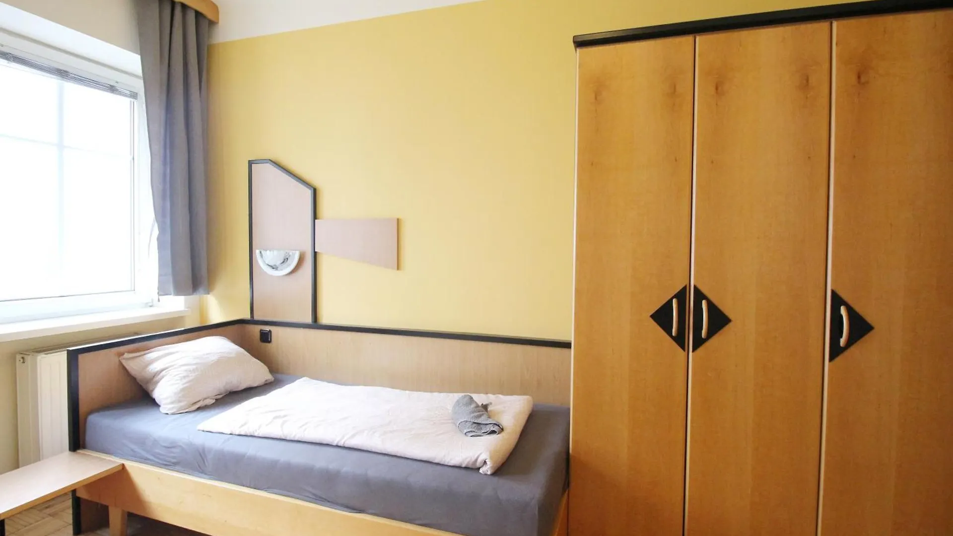 Aparthotel Triple Room In Hutteldorfer Strasse Area Vienna