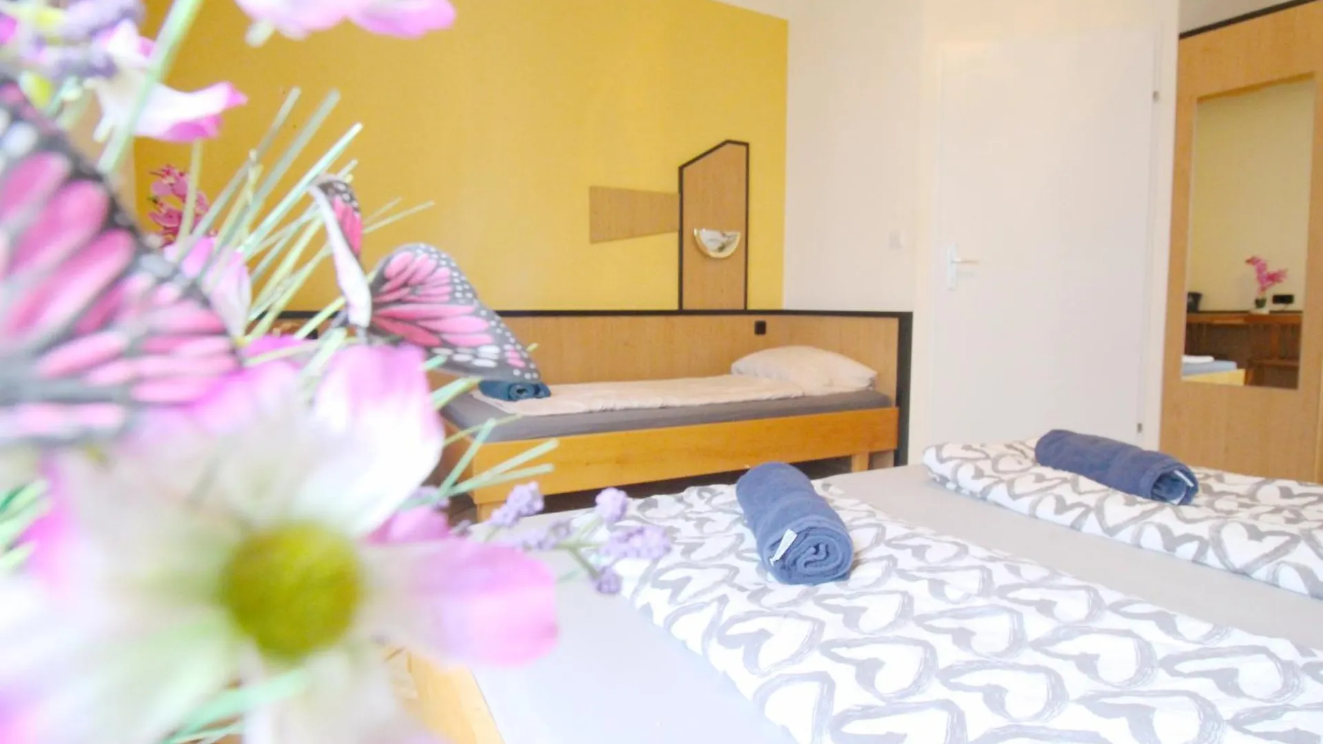 Triple Room In Hutteldorfer Strasse Area Vienna Aparthotel