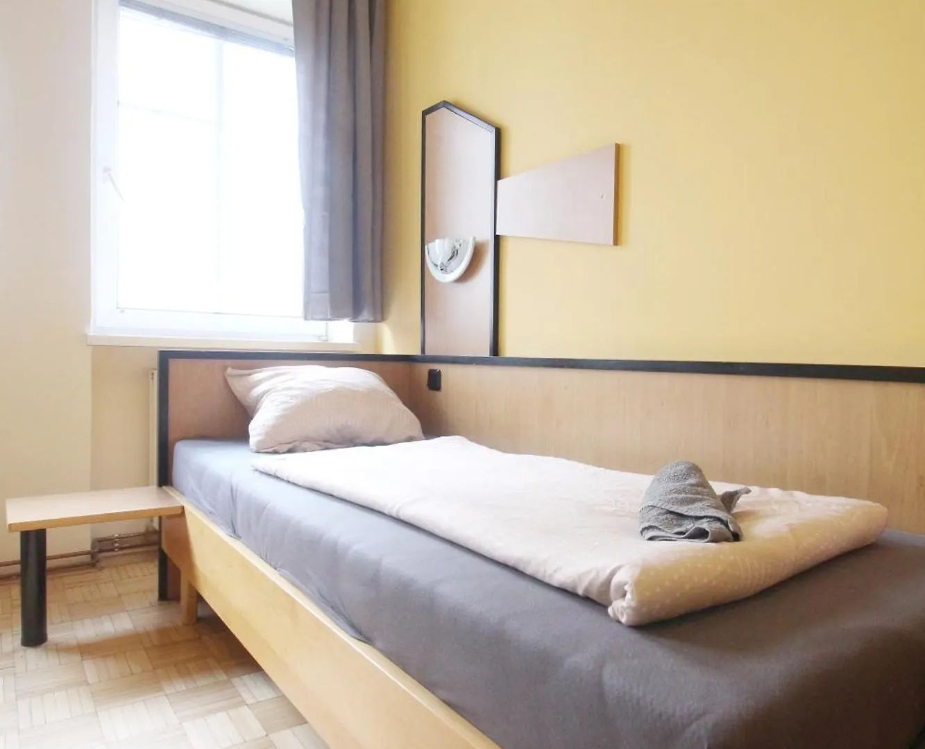 Triple Room In Hutteldorfer Strasse Area Vienna