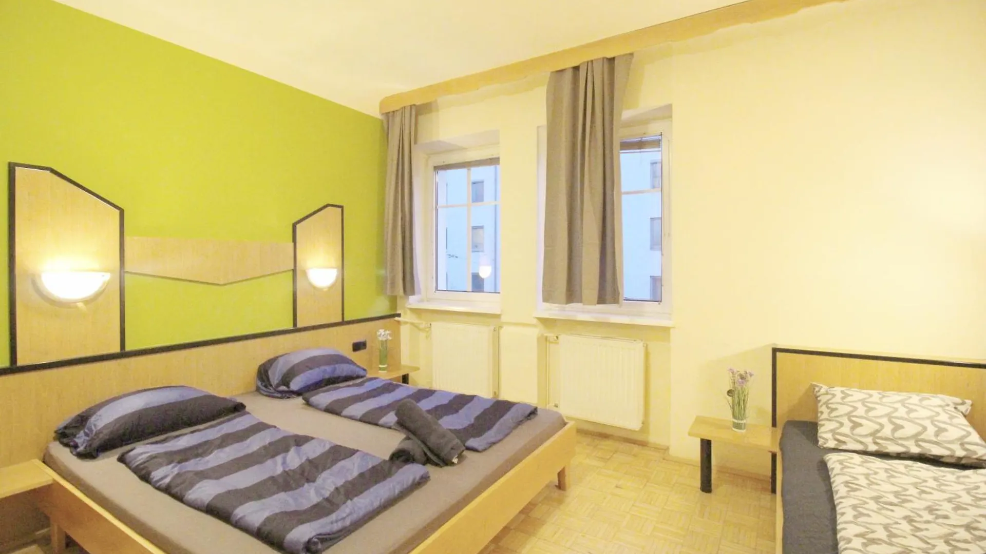 Triple Room In Hutteldorfer Strasse Area Wien