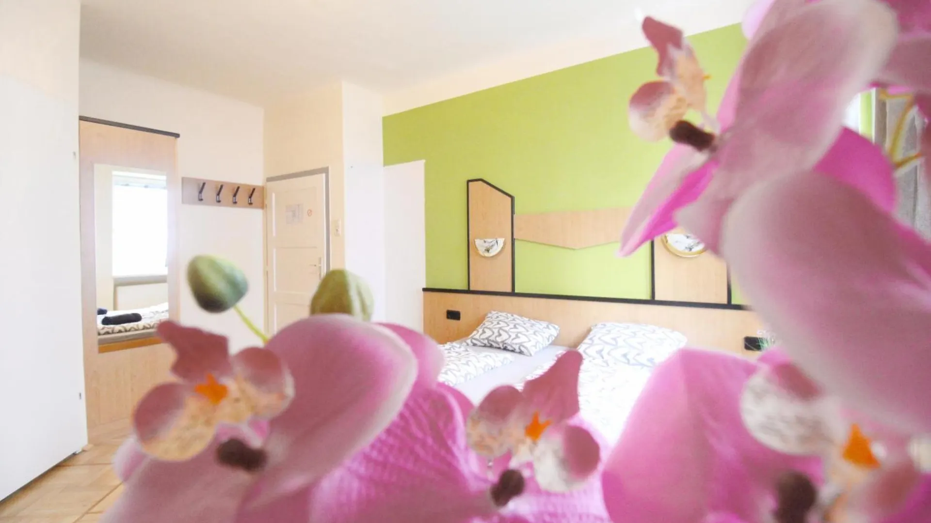 Aparthotel Triple Room In Hutteldorfer Strasse Area Vienna