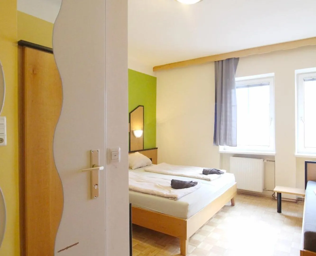 Triple Room In Hutteldorfer Strasse Area Vienna