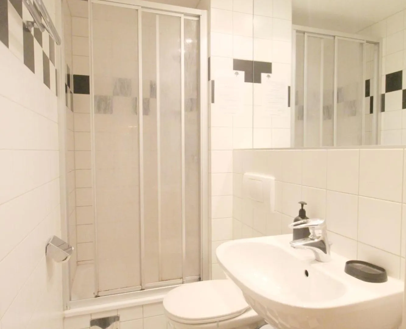 Aparthotel Triple Room In Hutteldorfer Strasse Area Vienna Austria