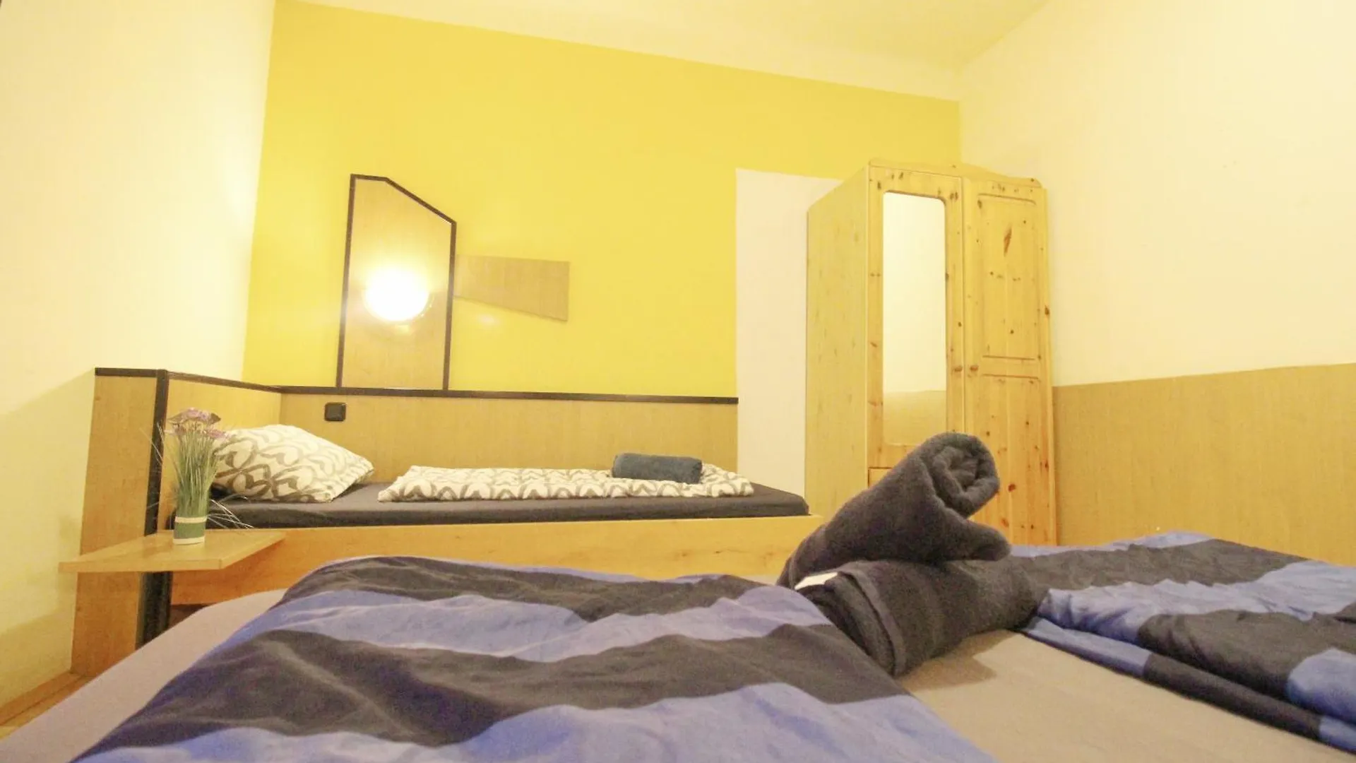 Triple Room In Hutteldorfer Strasse Area Vienna Austria
