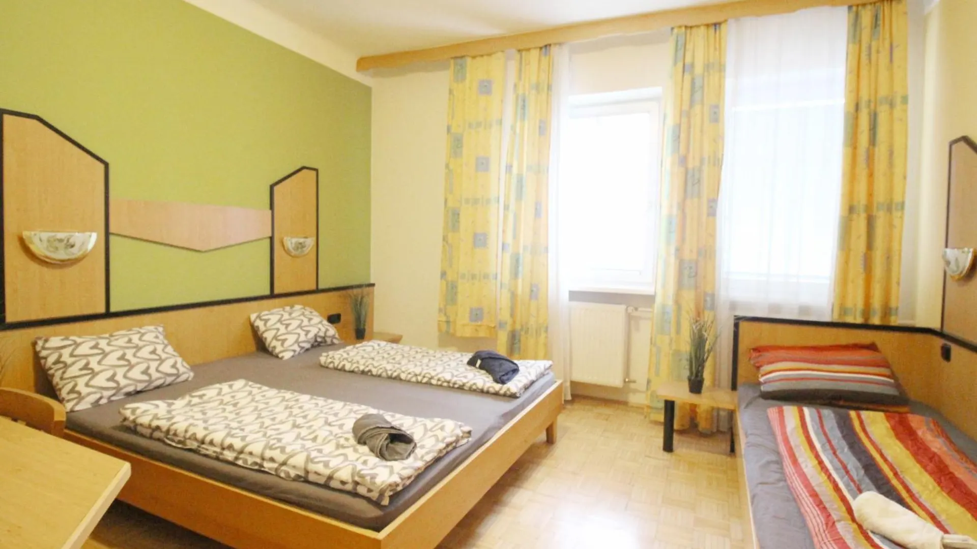 Triple Room In Hutteldorfer Strasse Area Vienna 0*,