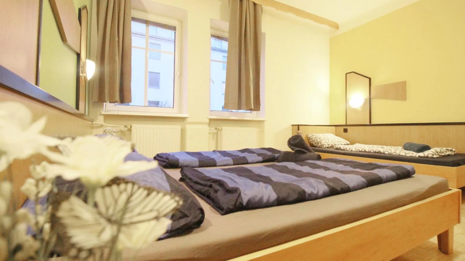 Aparthotel Triple Room In Hutteldorfer Strasse Area Vienna Austria