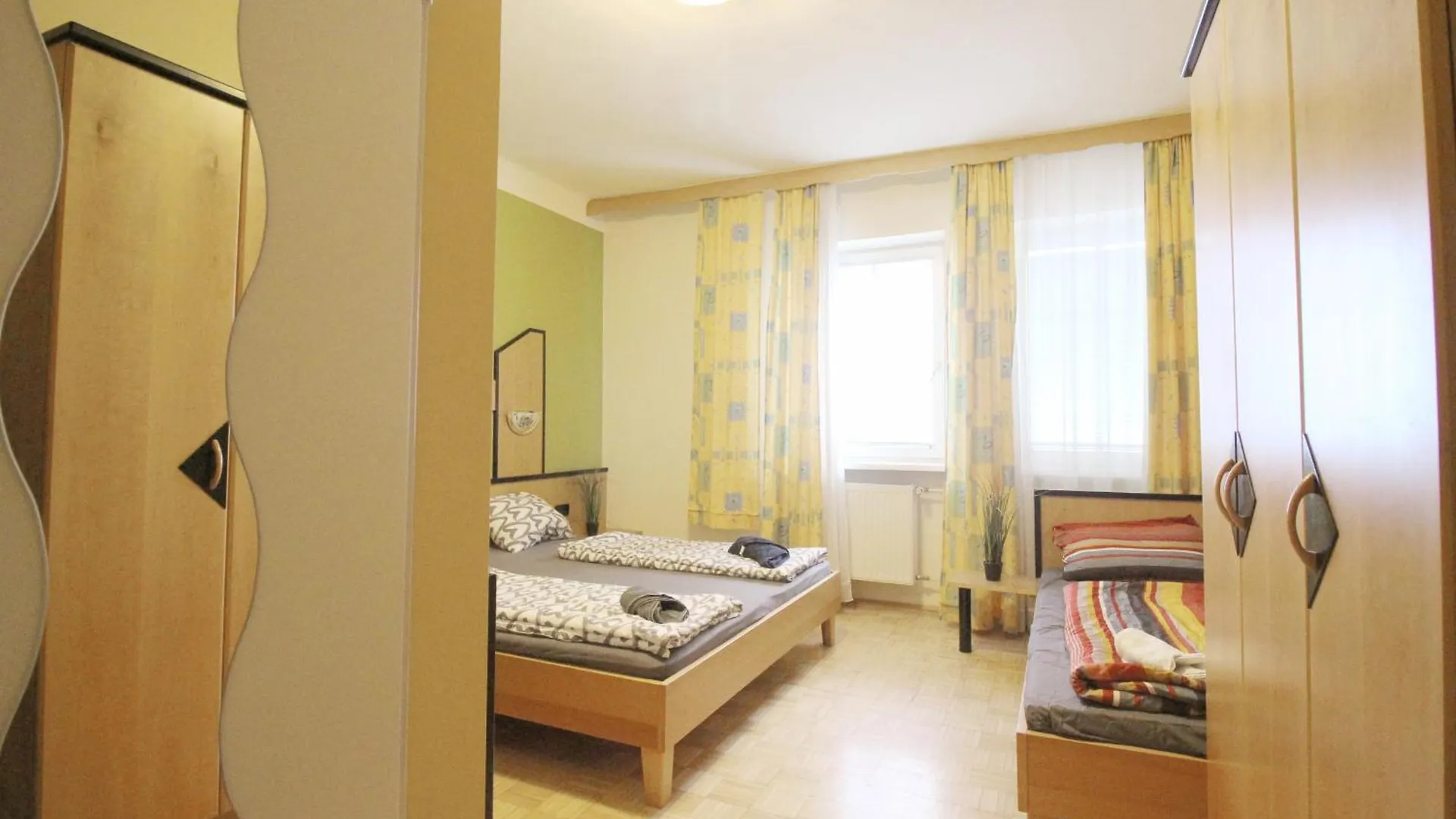 Triple Room In Hutteldorfer Strasse Area Vienna